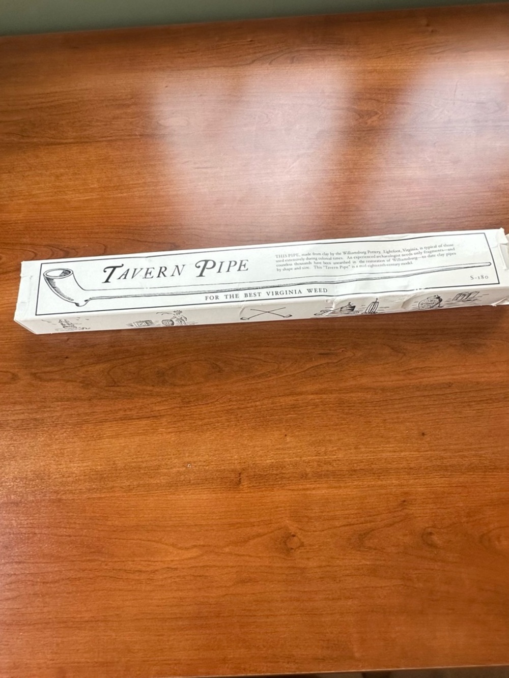 NIB 16" Williamsburg Pottery Clay Tavern Pipe Boxed - White